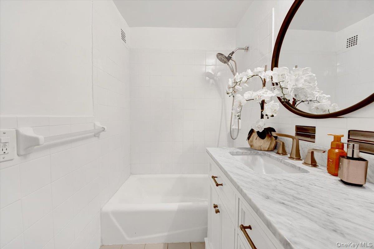 1 Balint Drive # 366, Yonkers, NY 10710