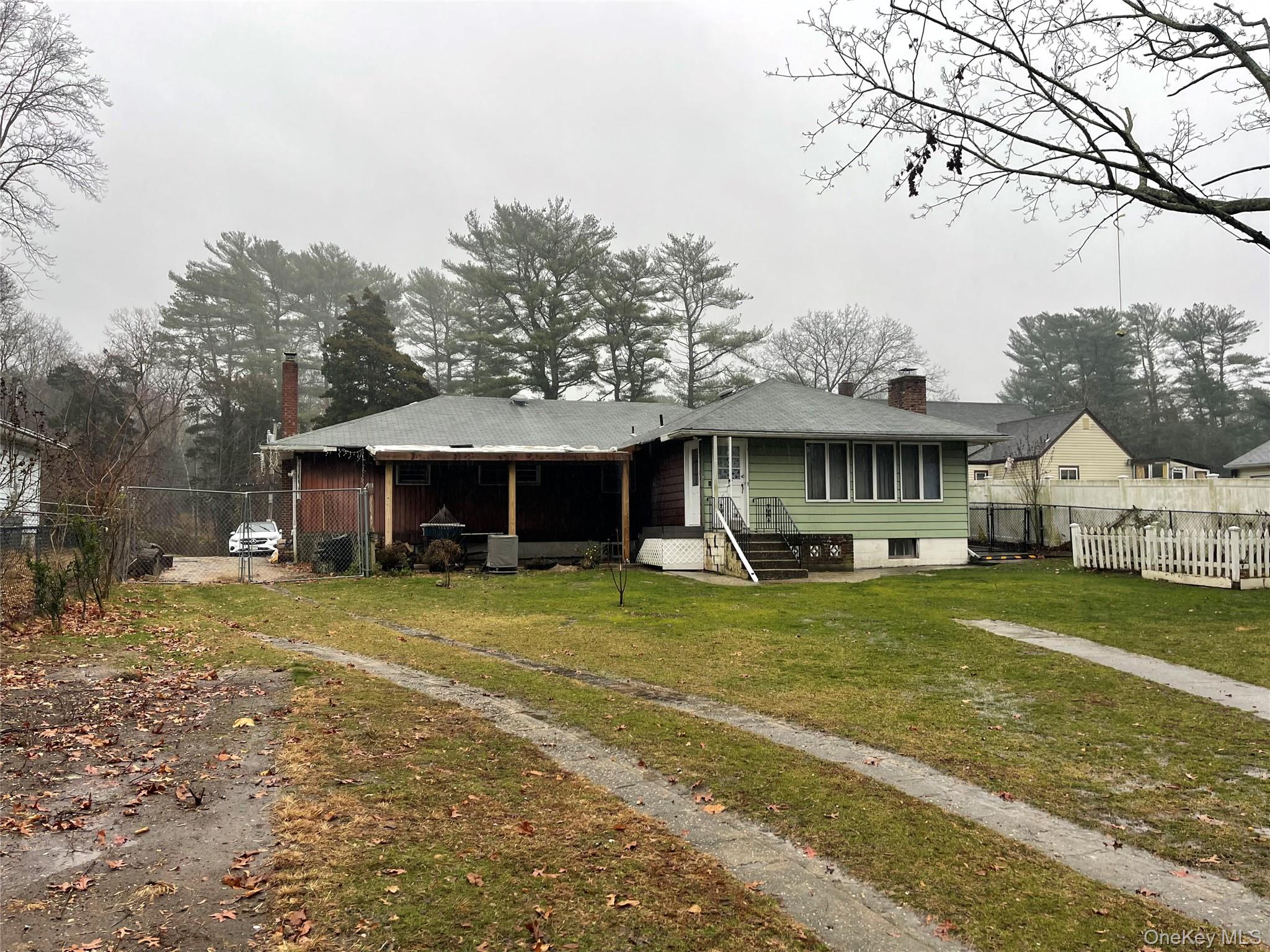 30 Oakcrest Avenue, Middle Island, NY 11953