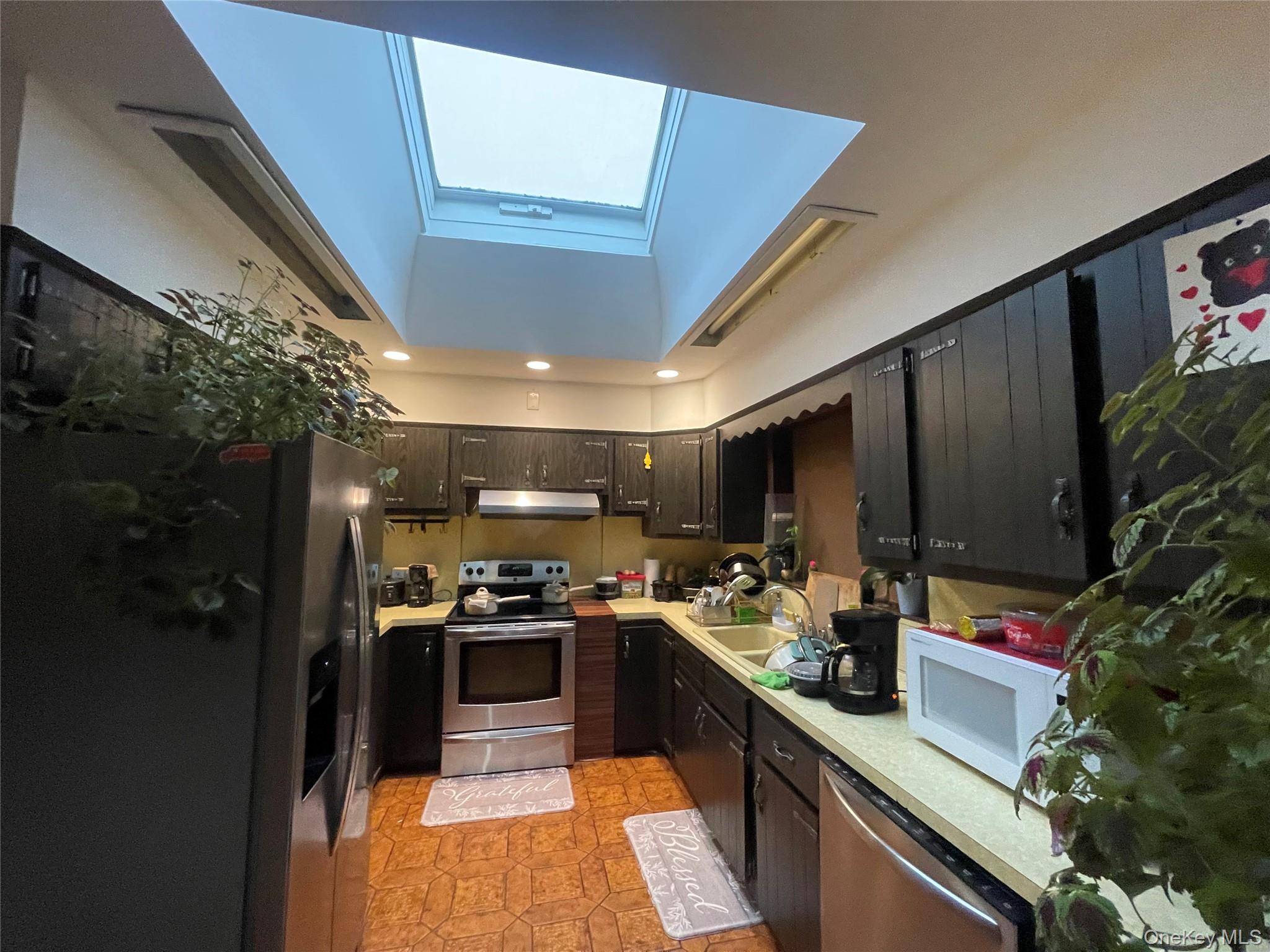 30 Oakcrest Avenue, Middle Island, NY 11953