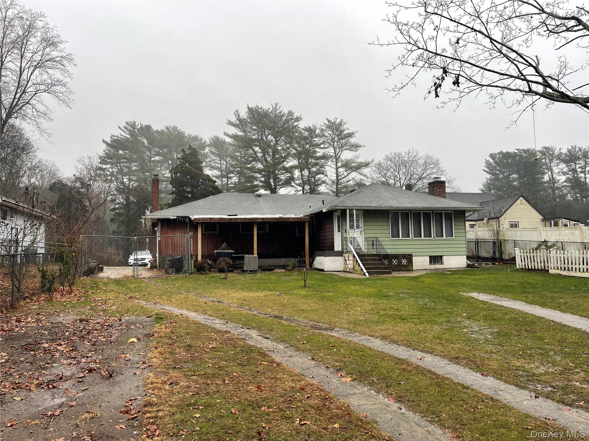 30 Oakcrest Avenue, Middle Island, NY 11953