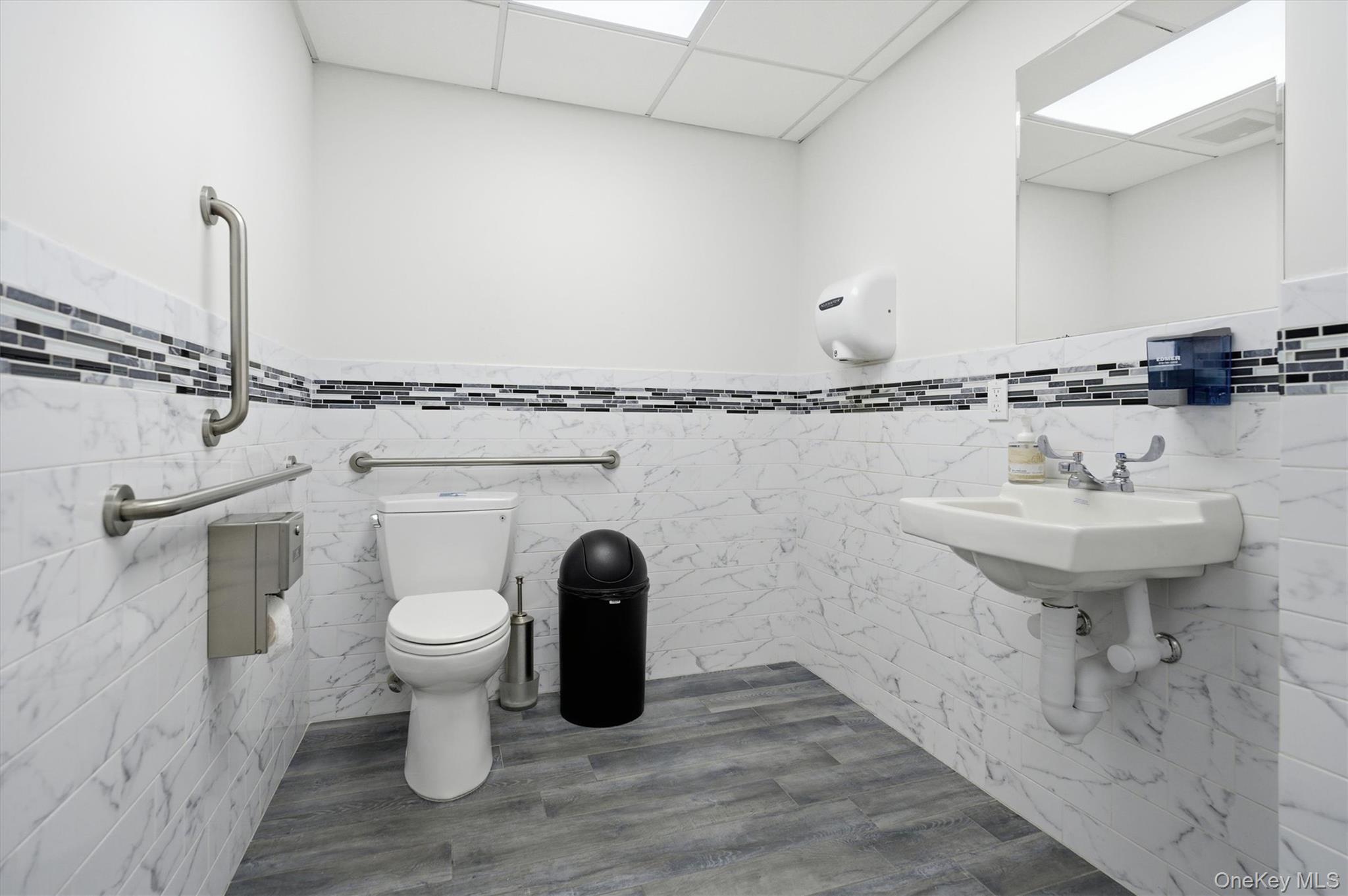 25 Chapel Pl. # 1B, Great Neck, NY 11021