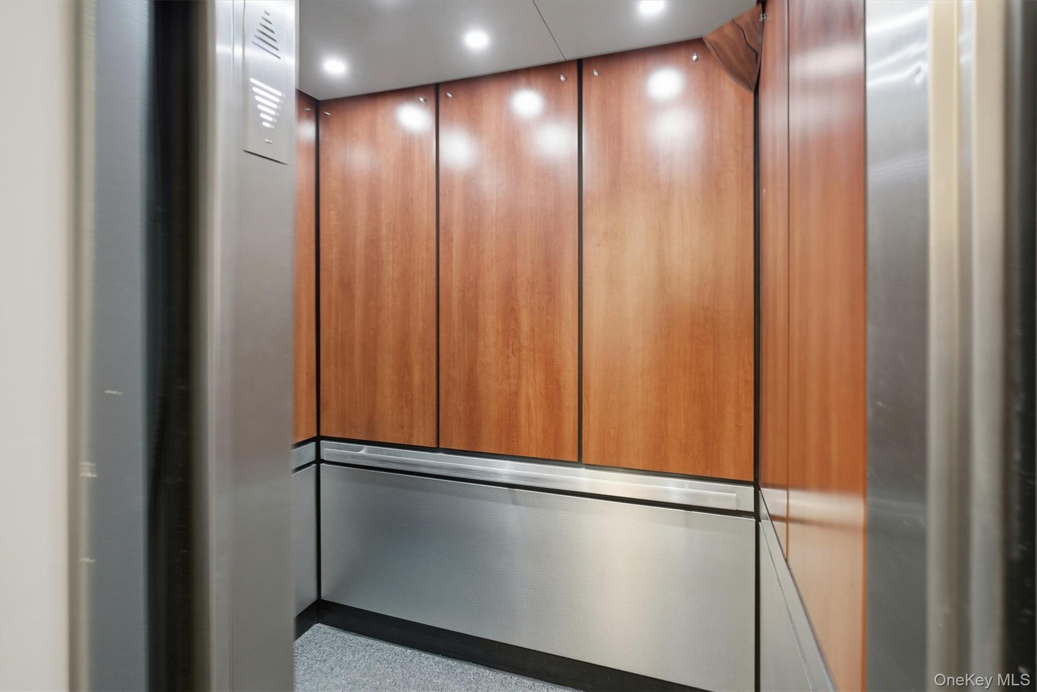 25 Chapel Pl. # 1B, Great Neck, NY 11021