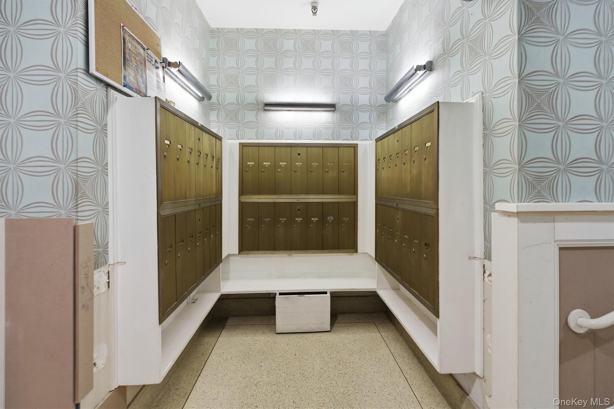 25 Chapel Pl. # 1B, Great Neck, NY 11021