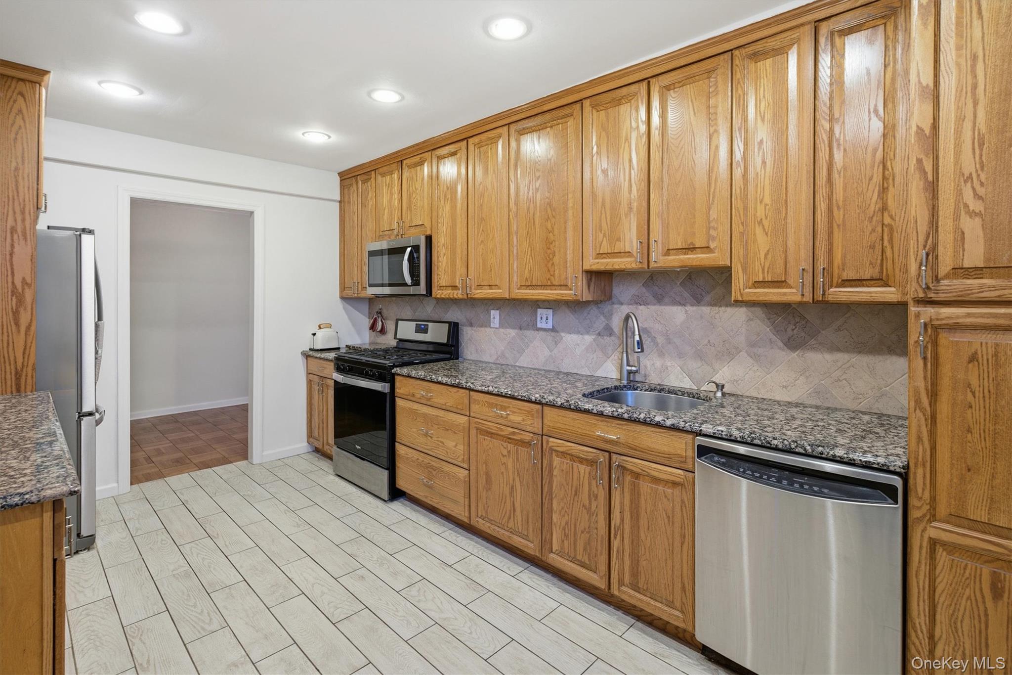 25 Chapel Pl. # 1B, Great Neck, NY 11021