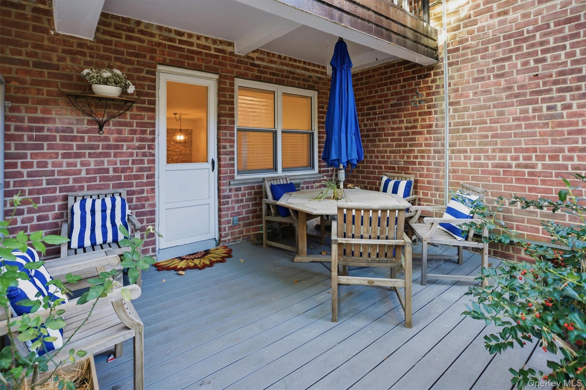 25 Chapel Pl. # 1B, Great Neck, NY 11021