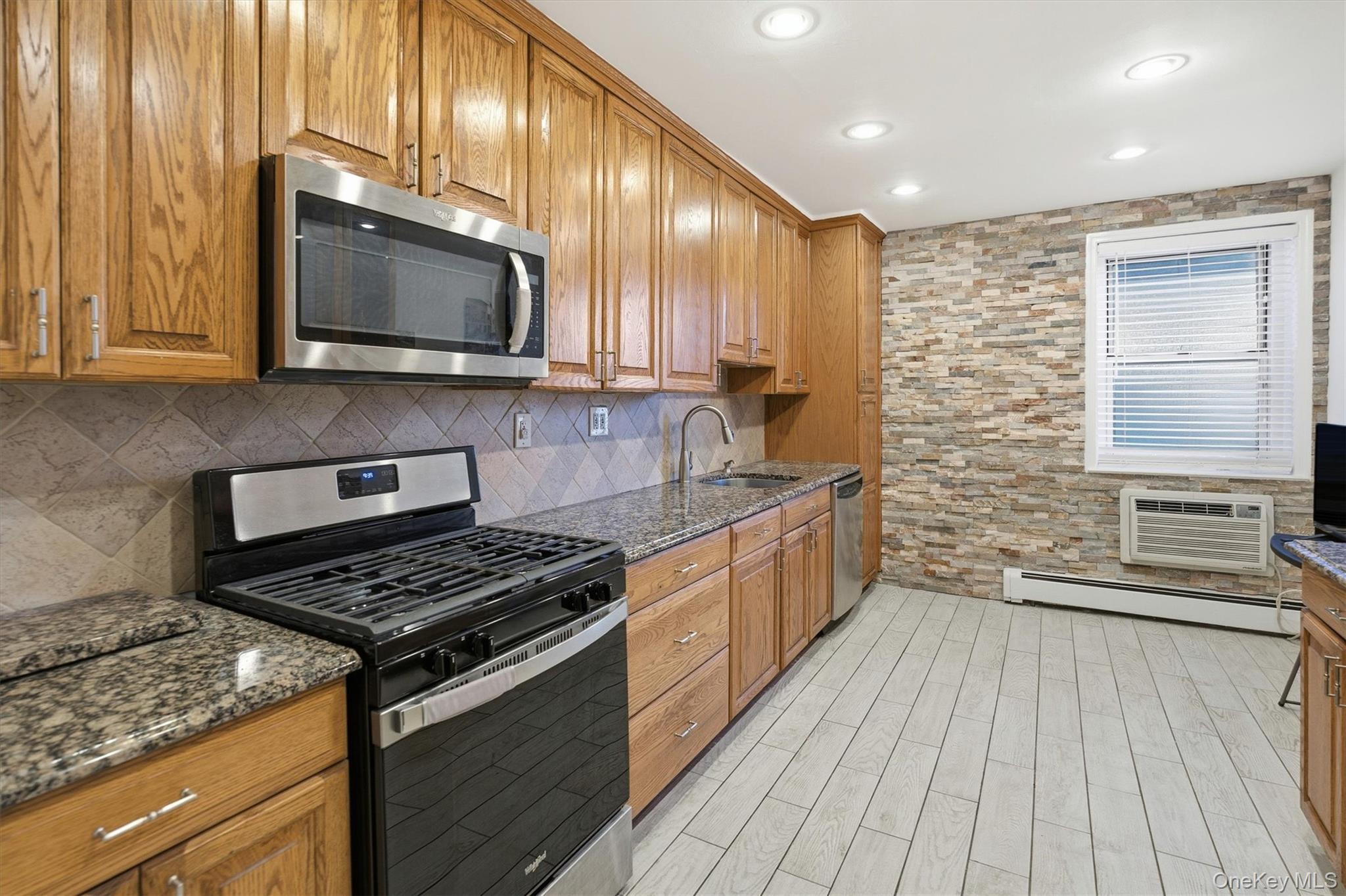 25 Chapel Pl. # 1B, Great Neck, NY 11021