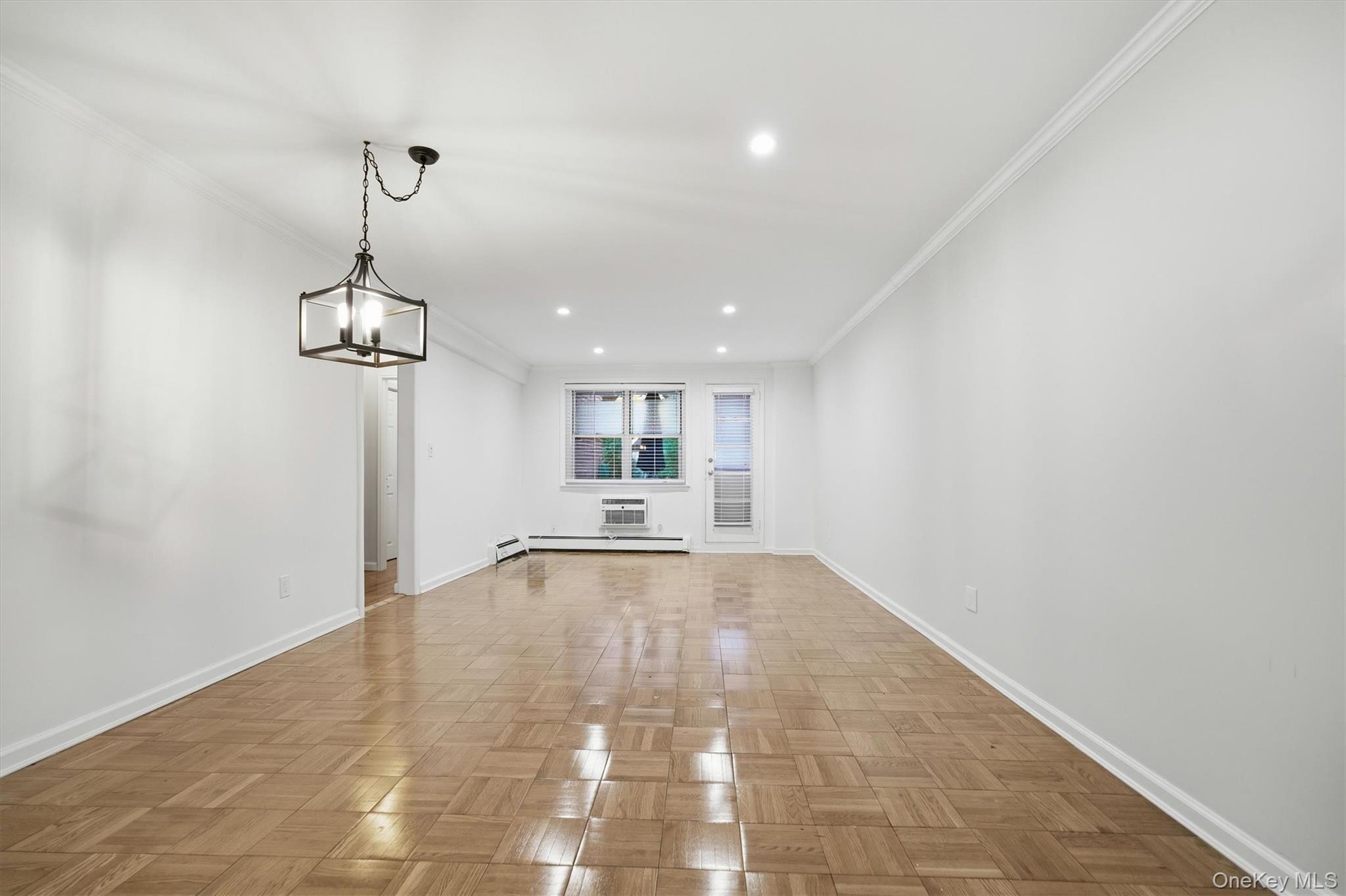 25 Chapel Pl. # 1B, Great Neck, NY 11021