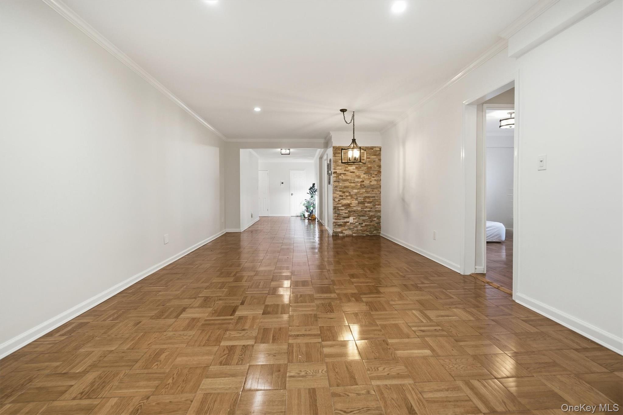 25 Chapel Pl. # 1B, Great Neck, NY 11021