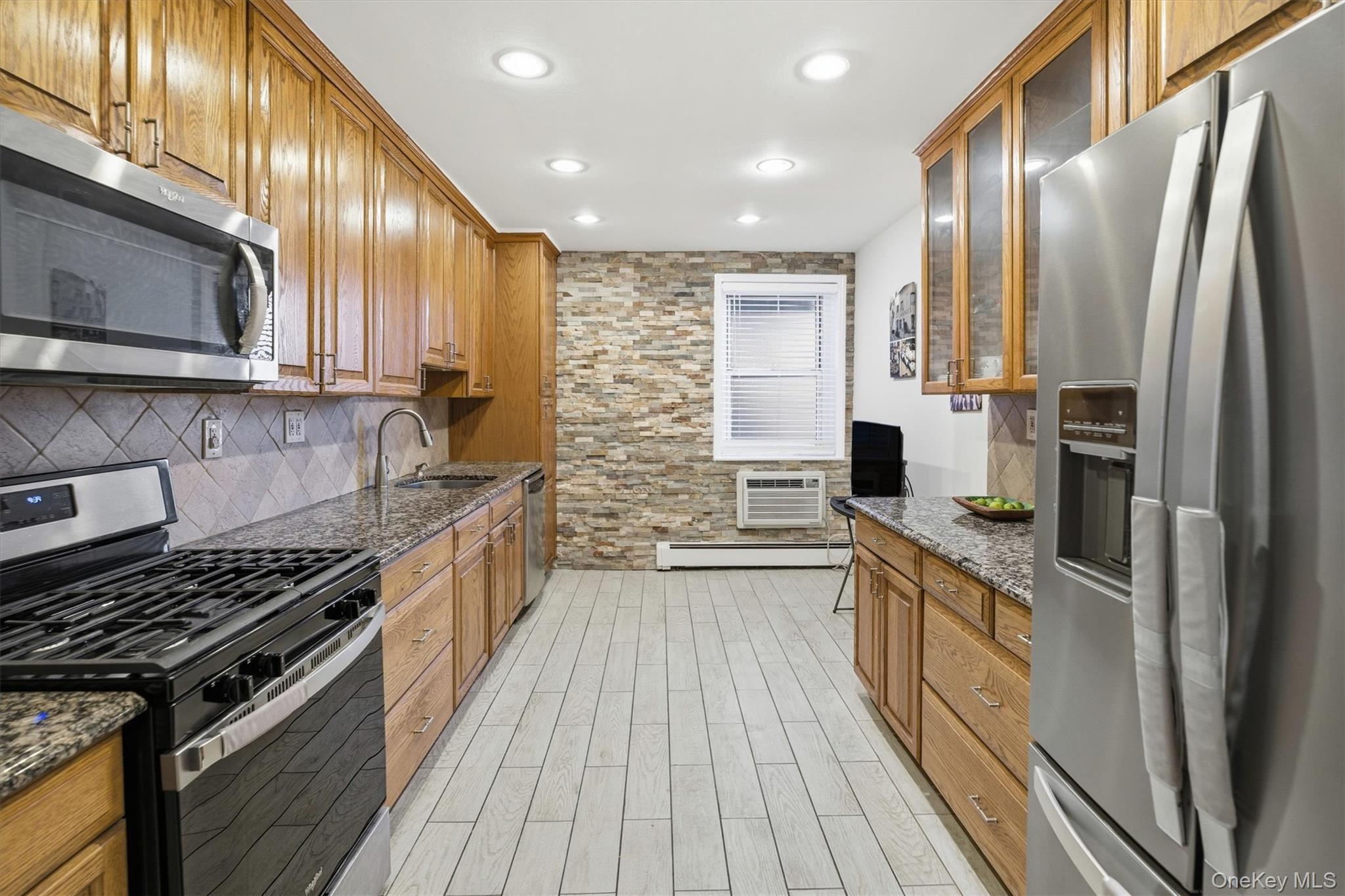 25 Chapel Pl. # 1B, Great Neck, NY 11021