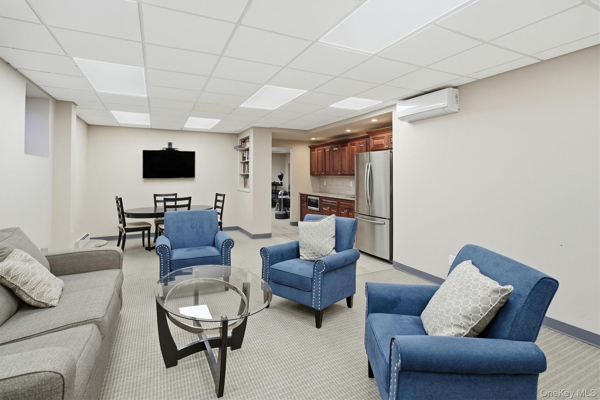 25 Chapel Pl. # 1B, Great Neck, NY 11021