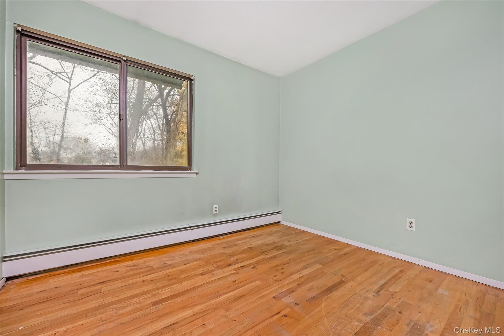 21 Hitching Post Lane, Glen Cove, NY 11542