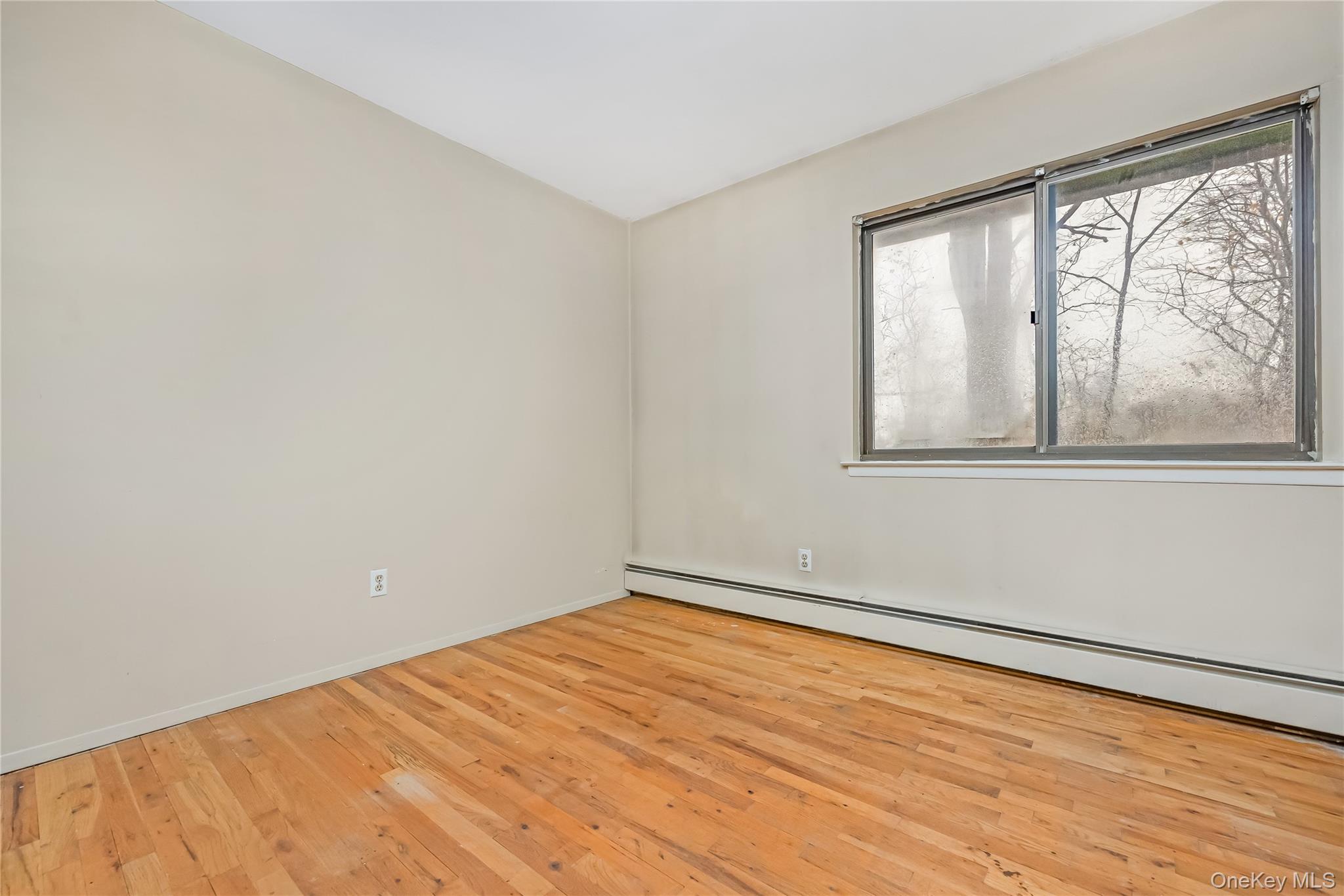 21 Hitching Post Lane, Glen Cove, NY 11542