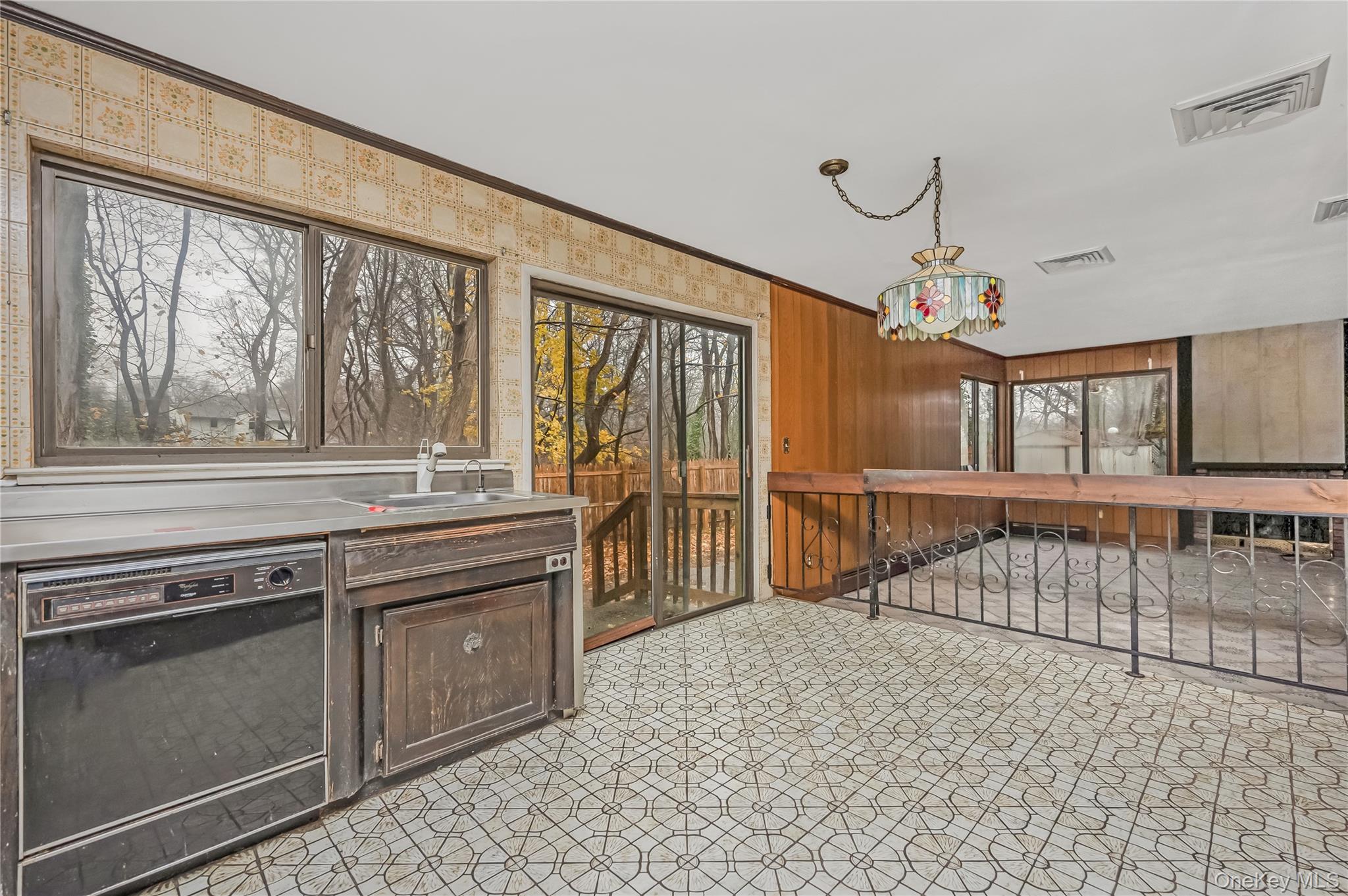 21 Hitching Post Lane, Glen Cove, NY 11542