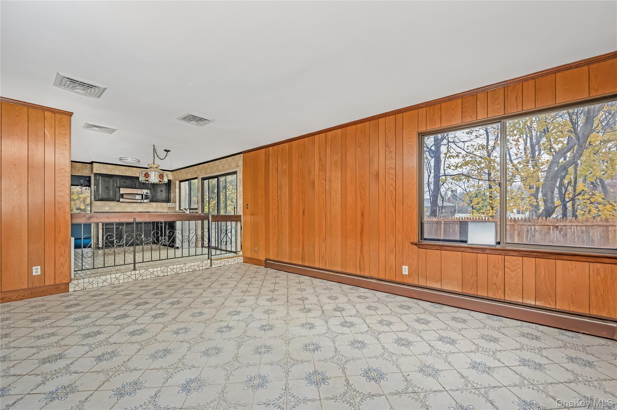 21 Hitching Post Lane, Glen Cove, NY 11542