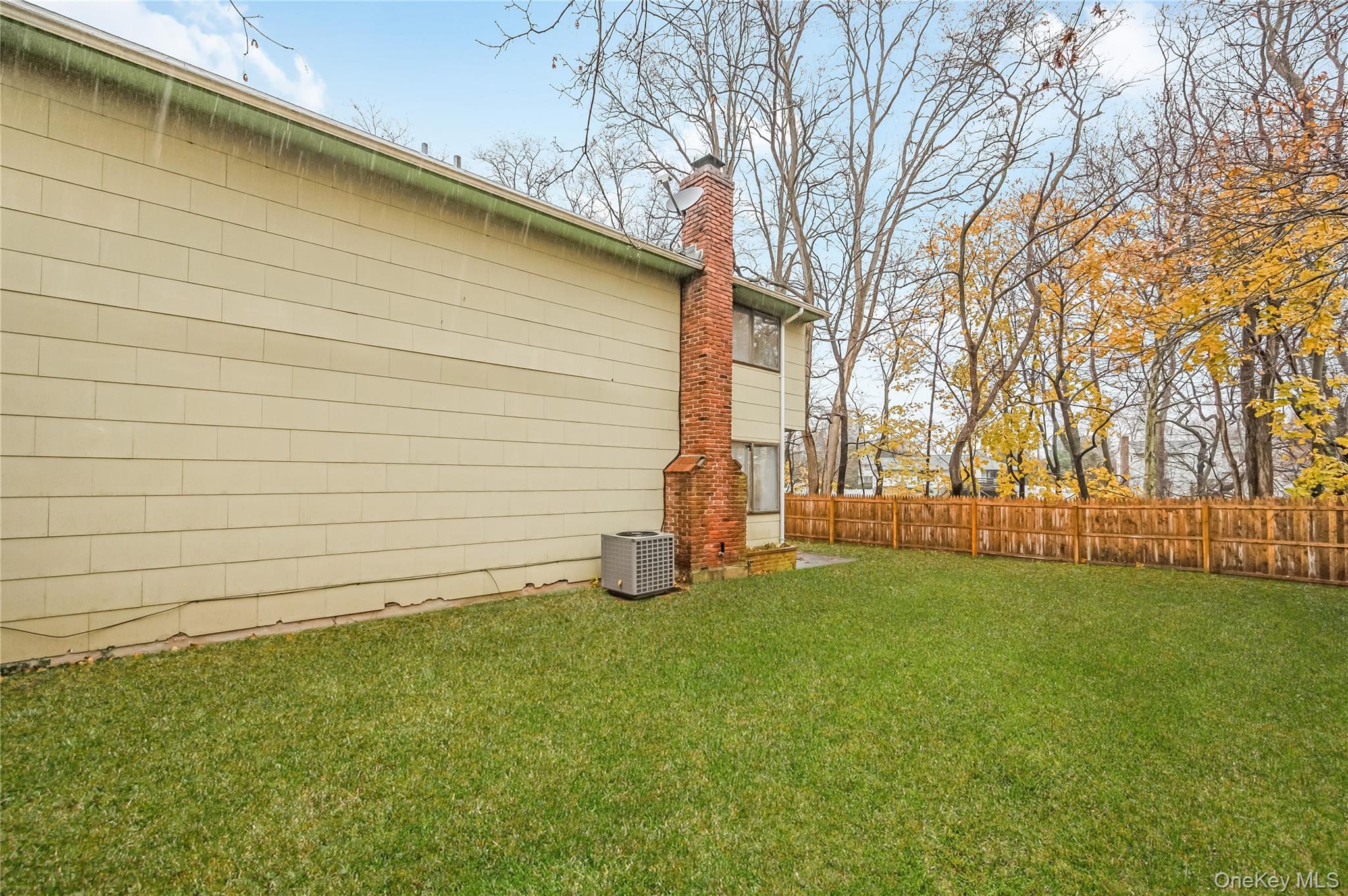 21 Hitching Post Lane, Glen Cove, NY 11542