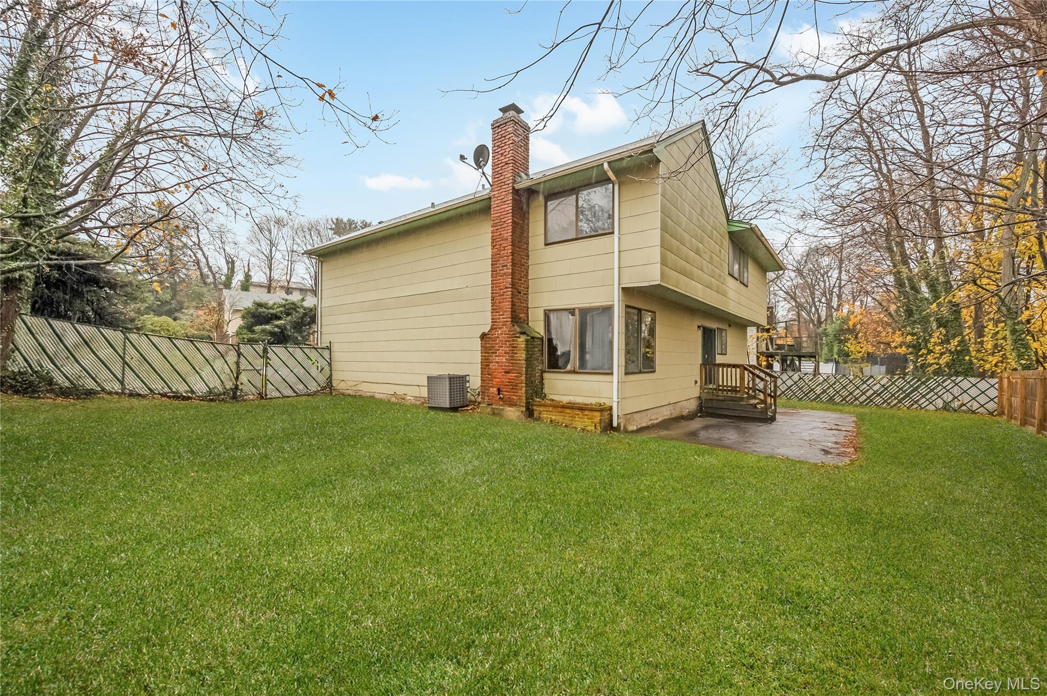 21 Hitching Post Lane, Glen Cove, NY 11542