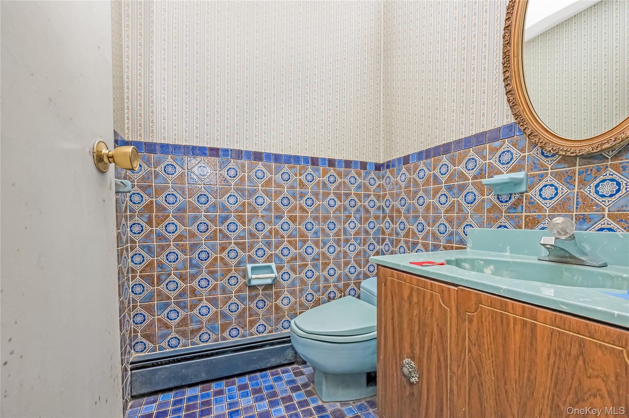 21 Hitching Post Lane, Glen Cove, NY 11542