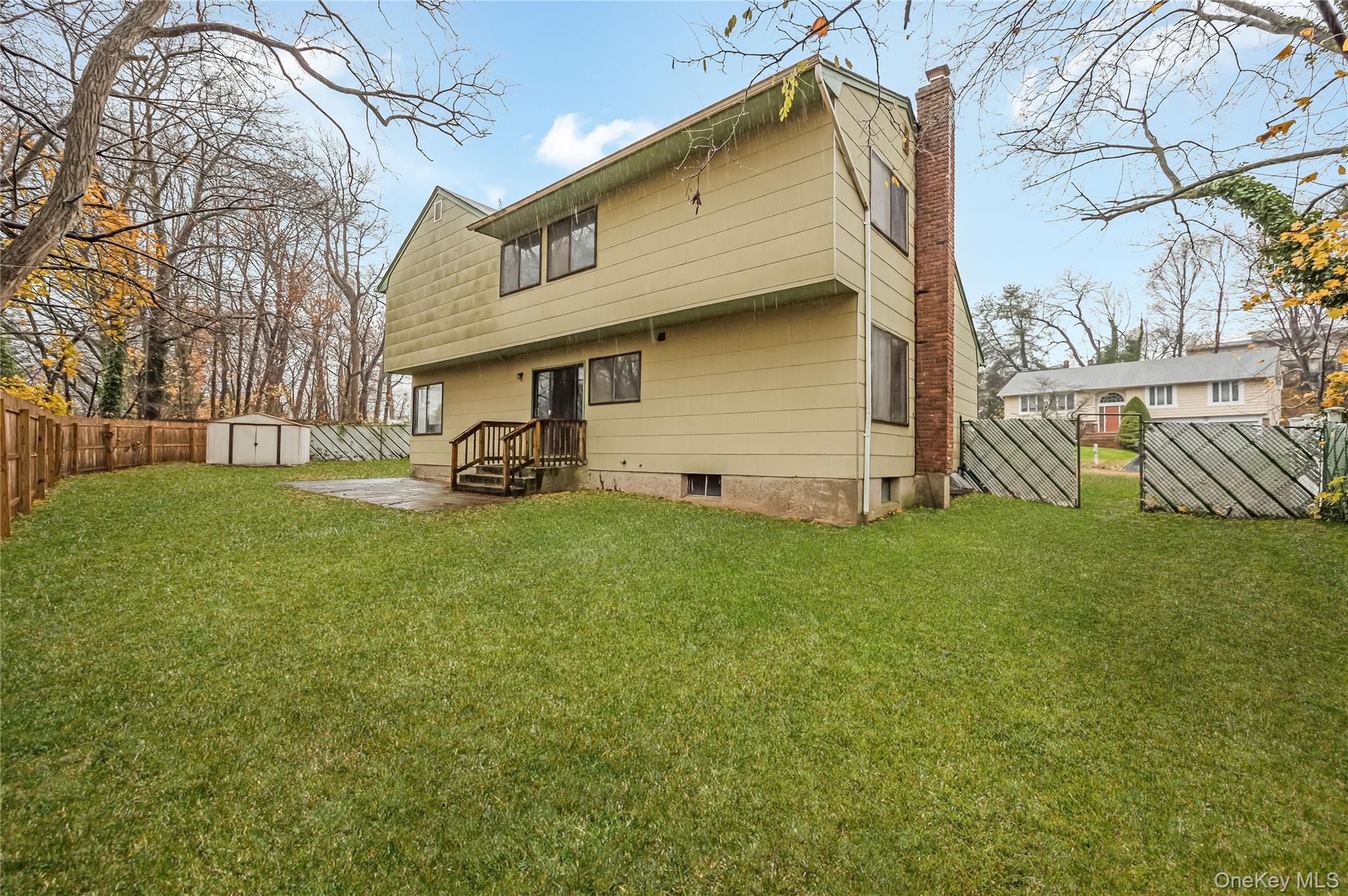 21 Hitching Post Lane, Glen Cove, NY 11542