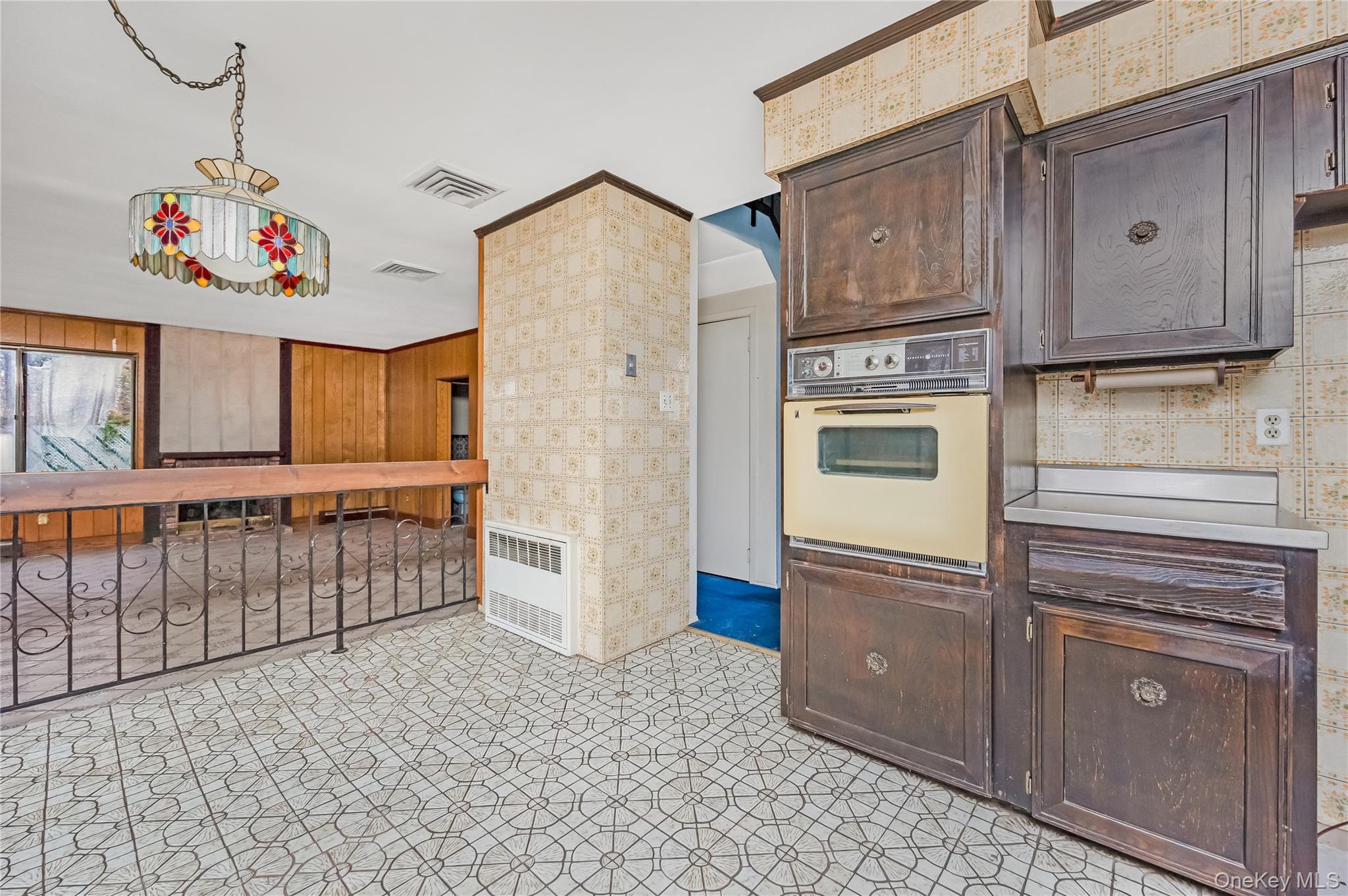 21 Hitching Post Lane, Glen Cove, NY 11542