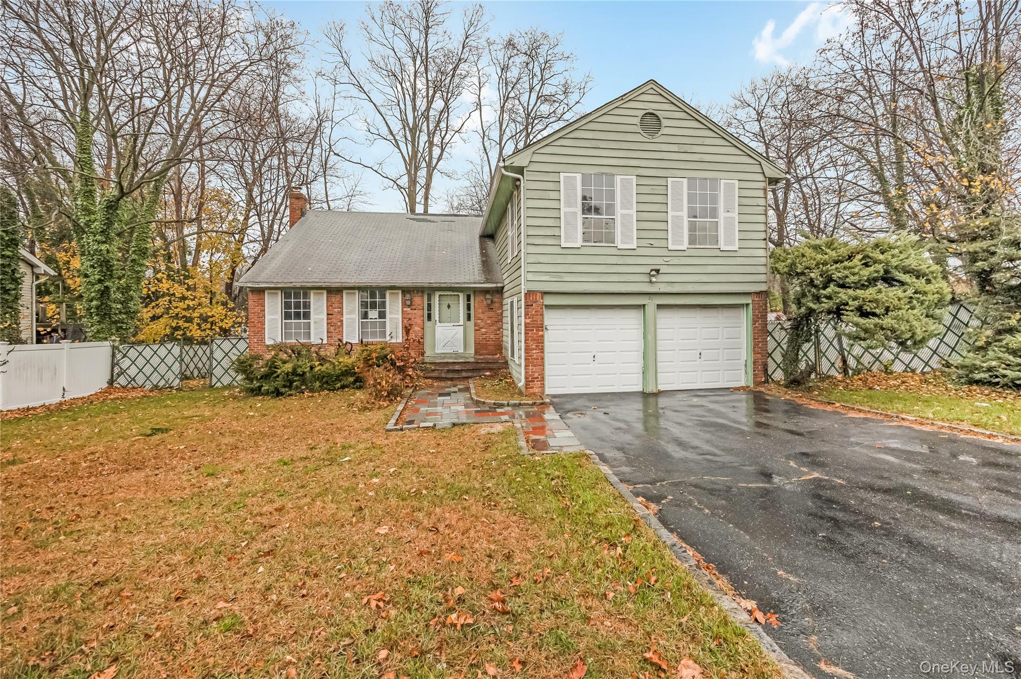 21 Hitching Post Lane, Glen Cove, NY 11542