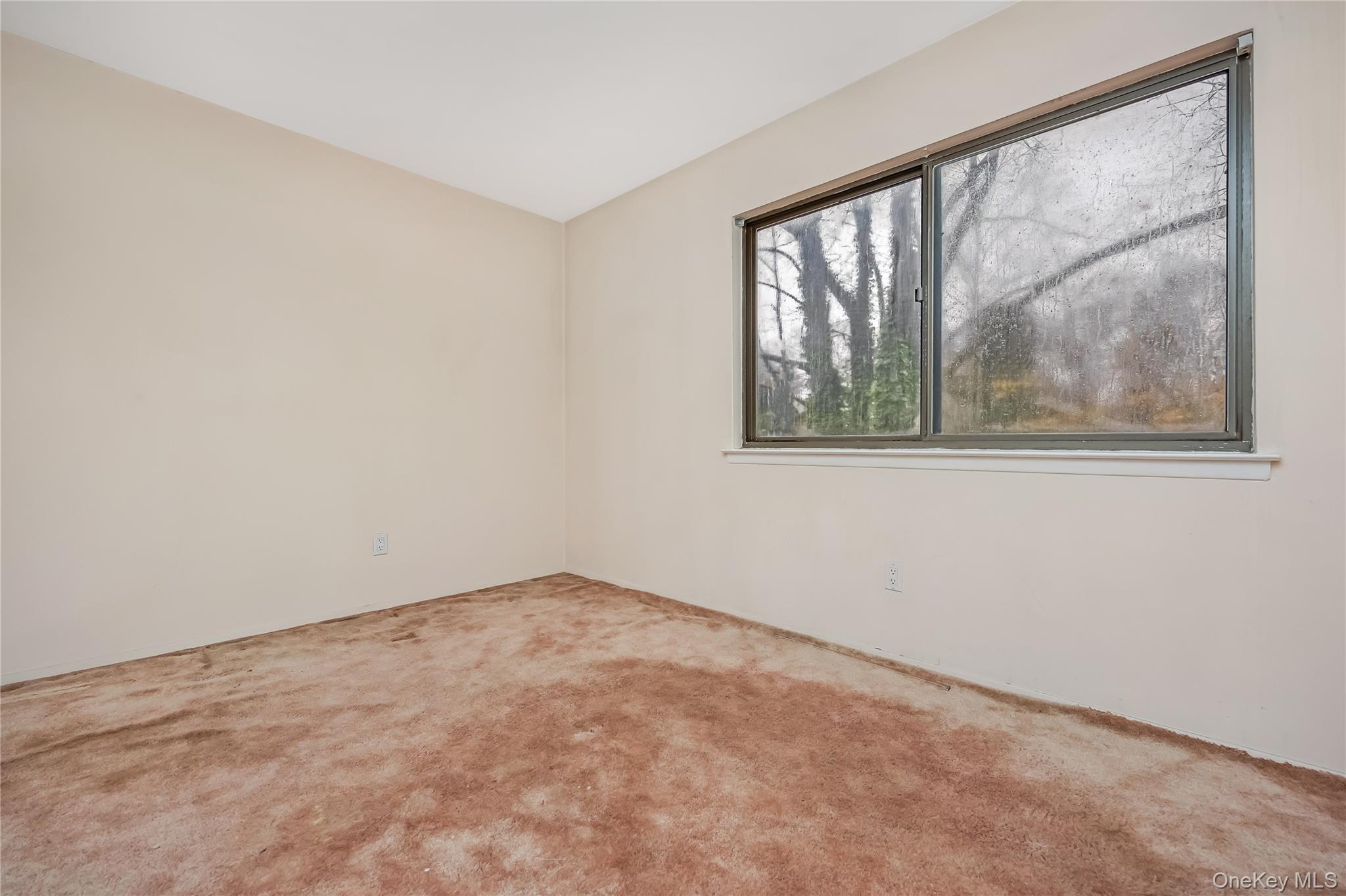 21 Hitching Post Lane, Glen Cove, NY 11542