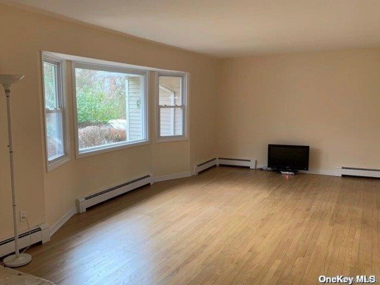 509 E Broadway, Port Jefferson, NY 11777