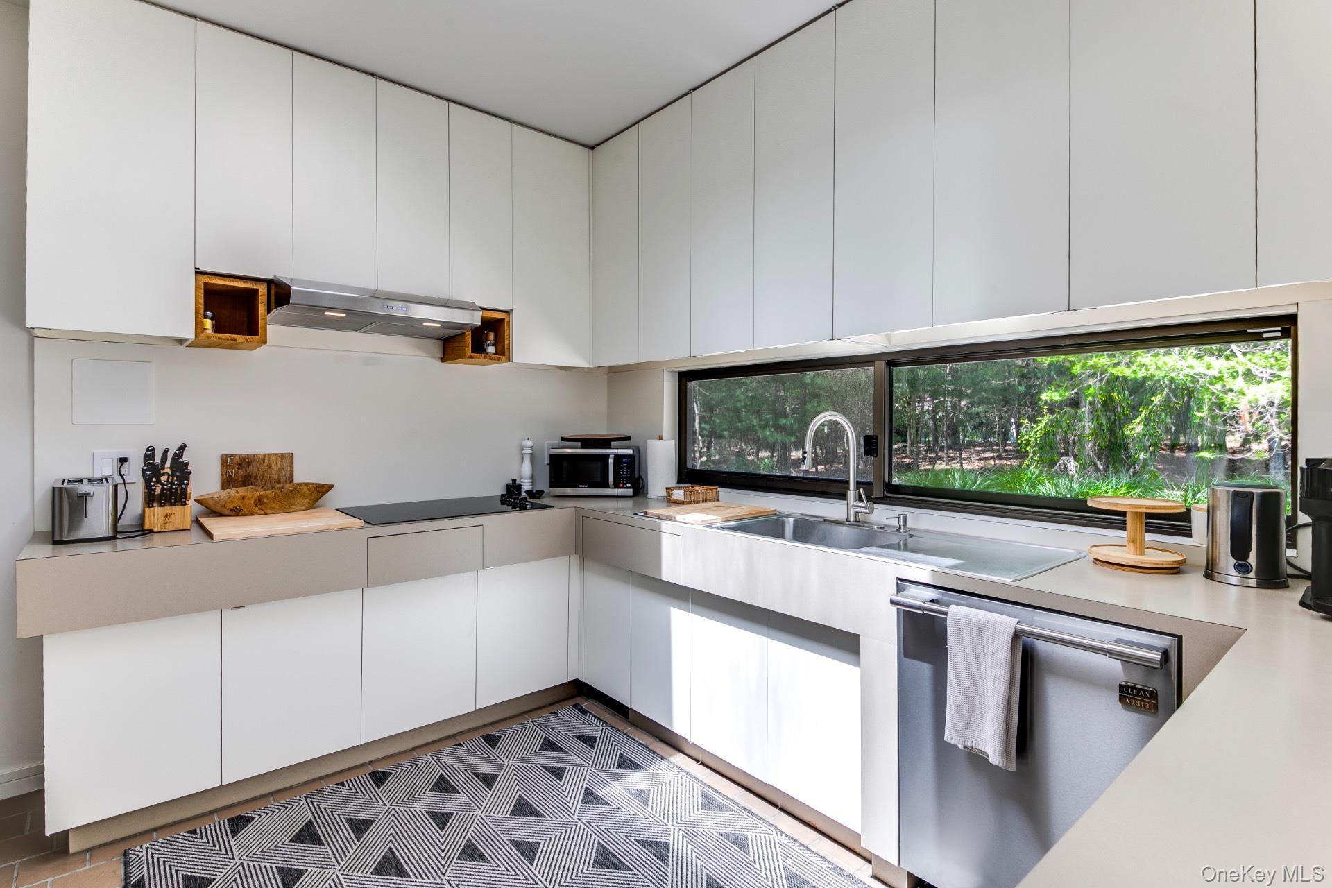 376 Stephen Hands Path, East Hampton, NY 11937