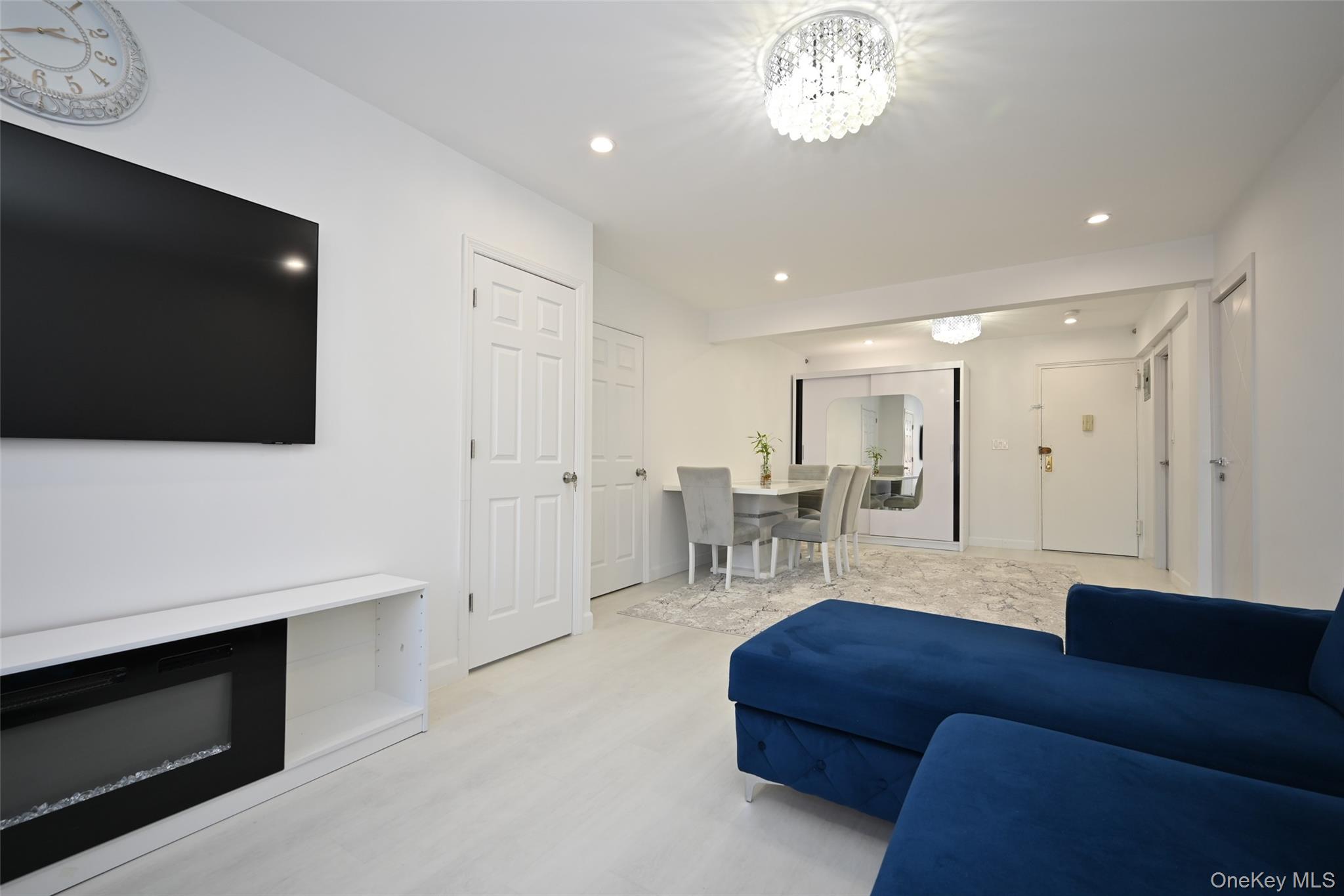 100-25 Queens Boulevard # 7M, Forest Hills, NY 11375