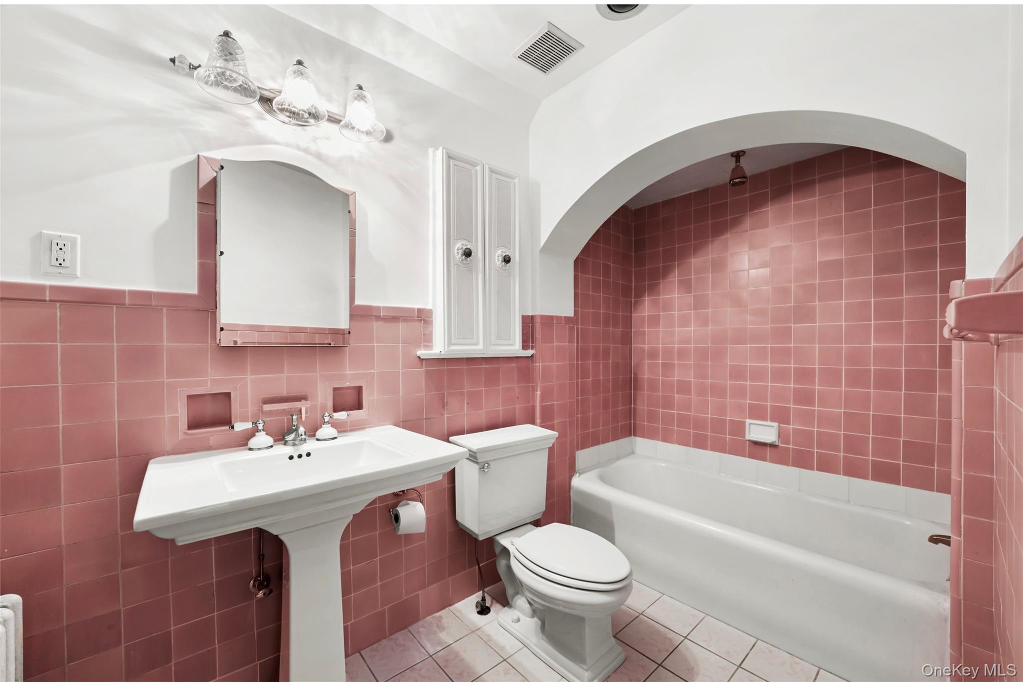 94 Parkway E, Mount Vernon, NY 10552