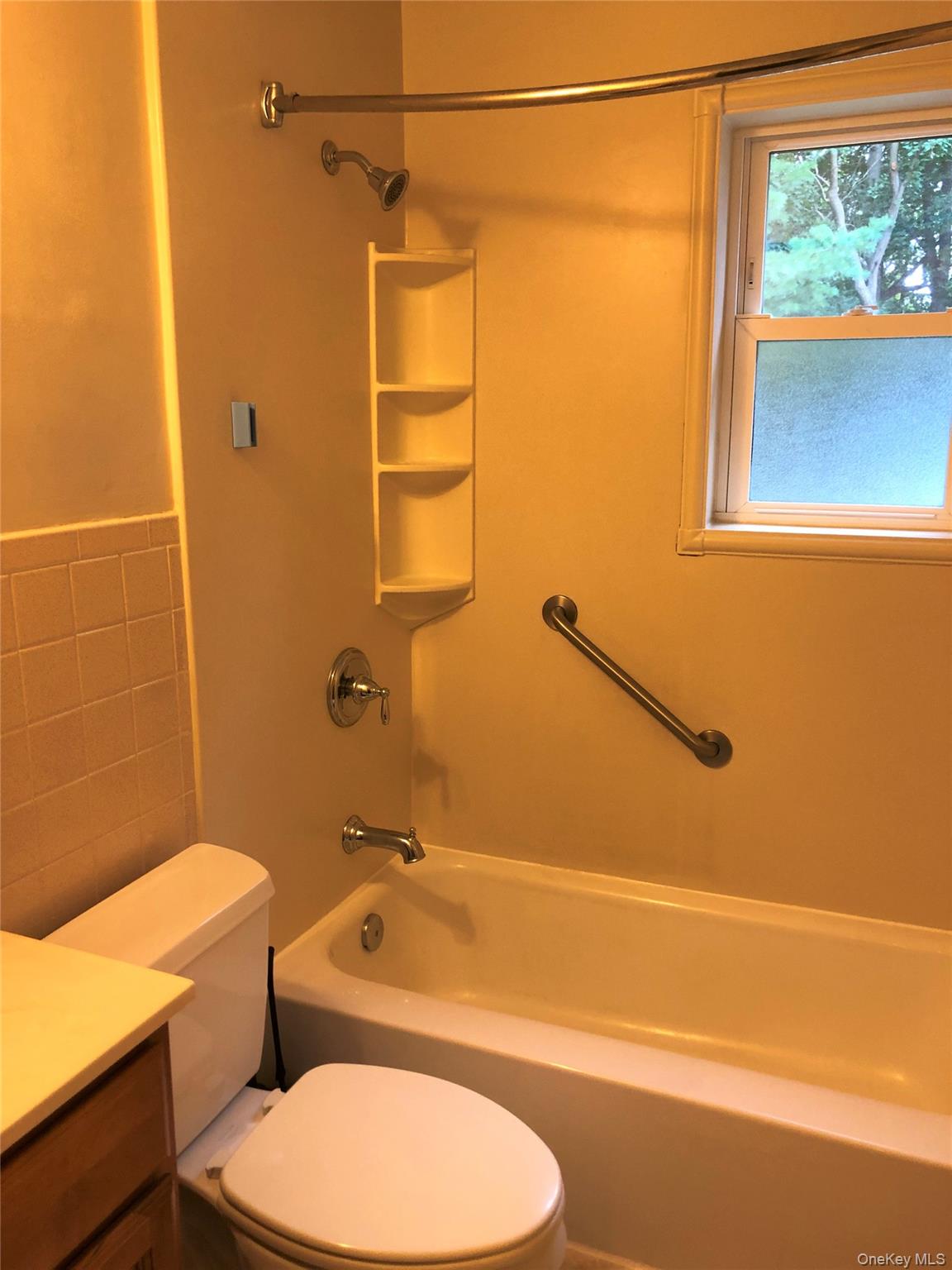 3596 Park Avenue # 5A, Wantagh, NY 11793