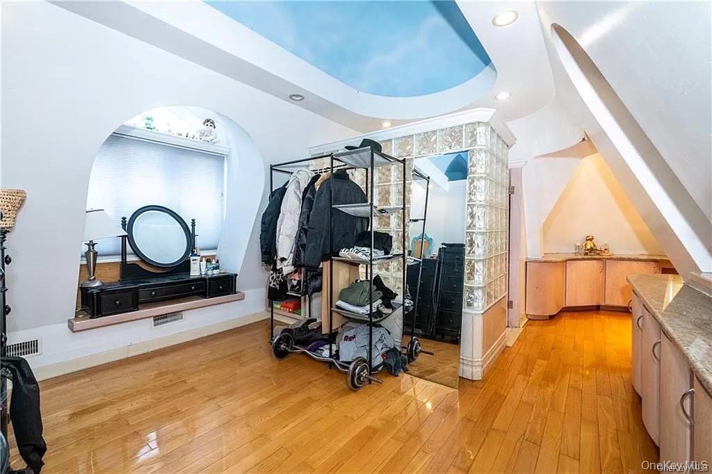 610 City Island Avenue, Bronx, NY 10464