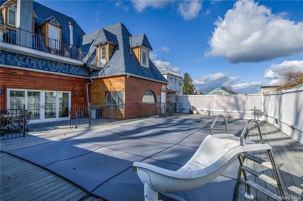 610 City Island Avenue, Bronx, NY 10464