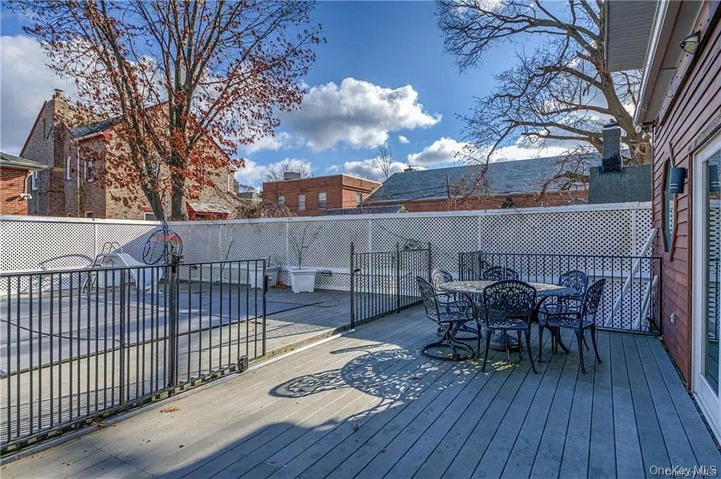 610 City Island Avenue, Bronx, NY 10464