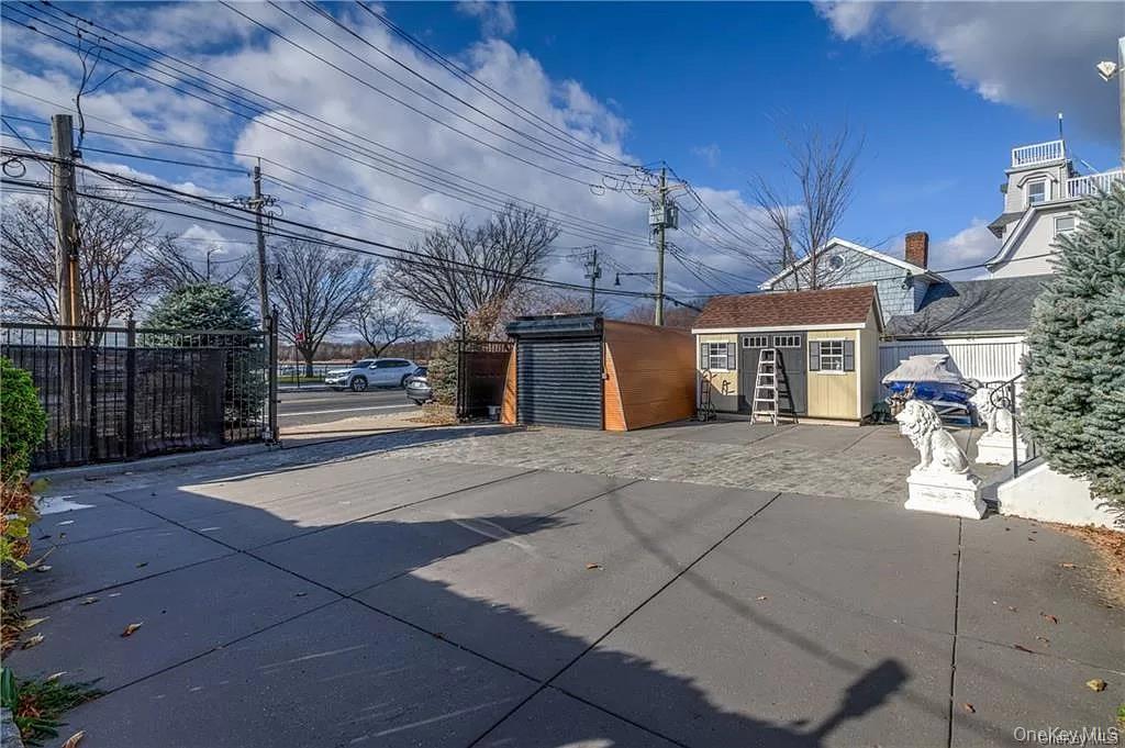 610 City Island Avenue, Bronx, NY 10464