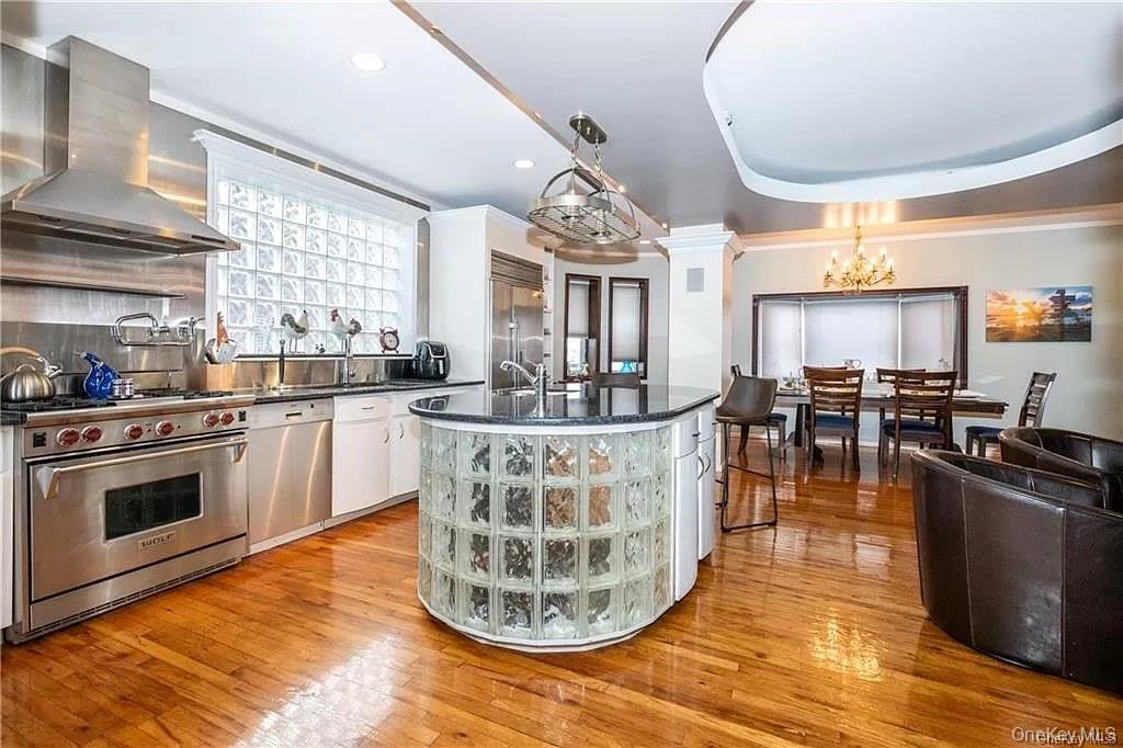 610 City Island Avenue, Bronx, NY 10464