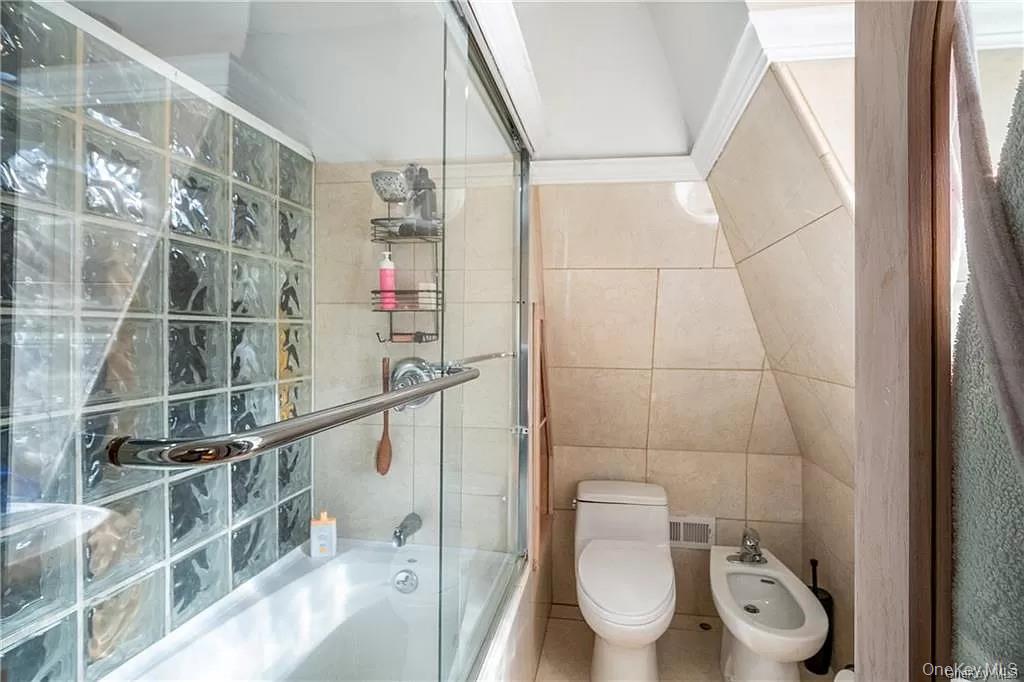 610 City Island Avenue, Bronx, NY 10464