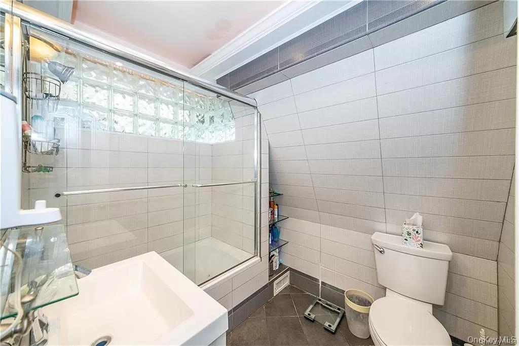 610 City Island Avenue, Bronx, NY 10464