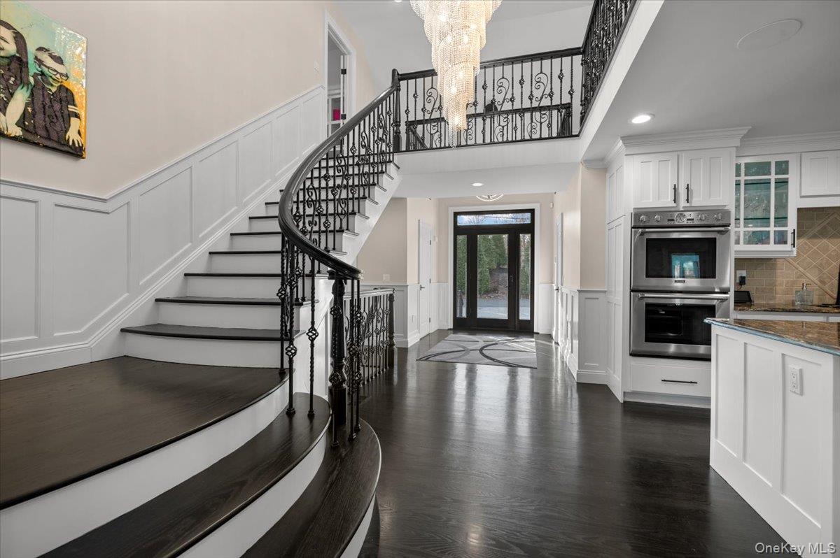 19 W Tiana Road, Hampton Bays, NY 11946