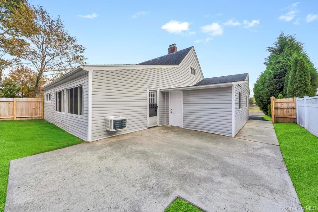 9 Redwood Lane, Levittown, NY 11756