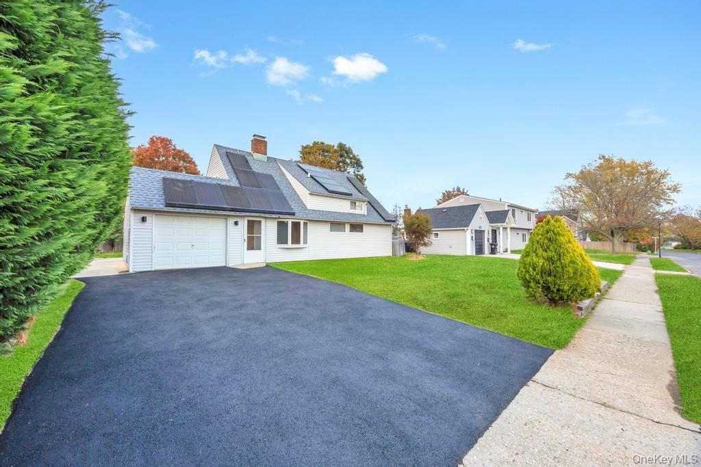 9 Redwood Lane, Levittown, NY 11756