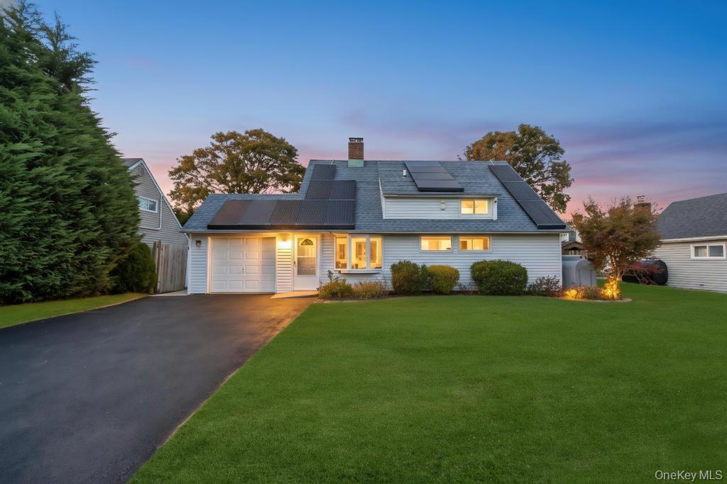 9 Redwood Lane, Levittown, NY 11756