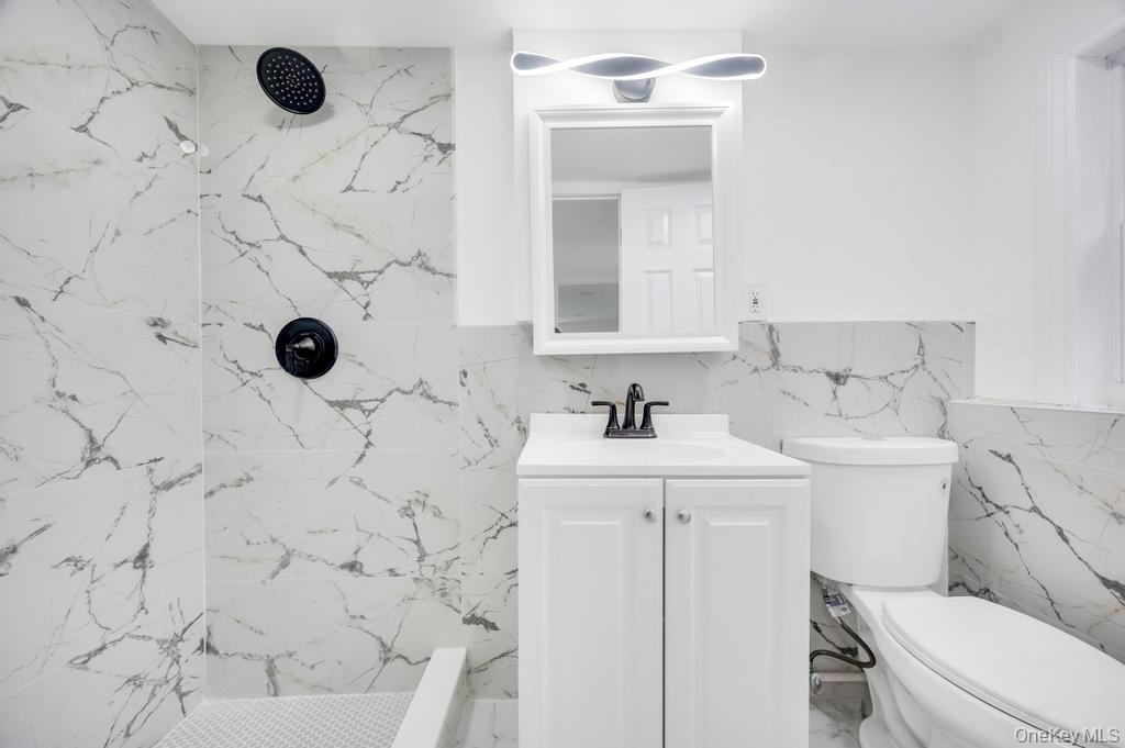 33 Eastfield Lane, Melville, NY 11747