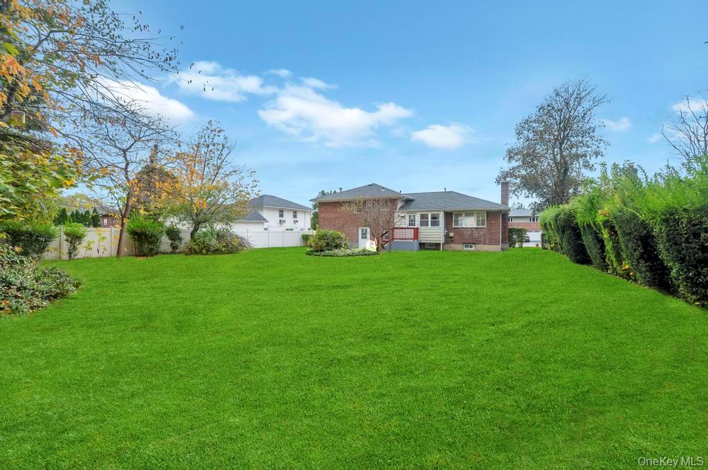 33 Eastfield Lane, Melville, NY 11747