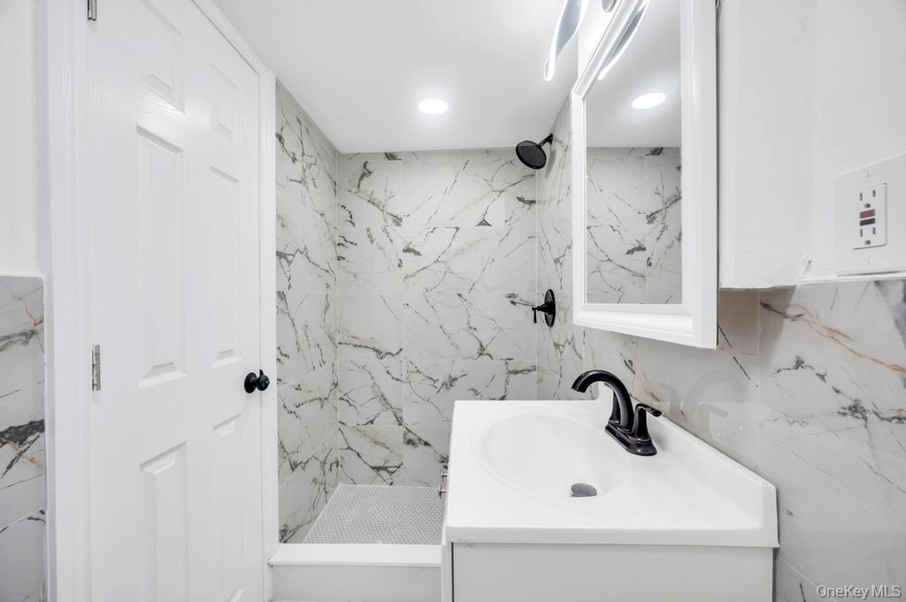 33 Eastfield Lane, Melville, NY 11747