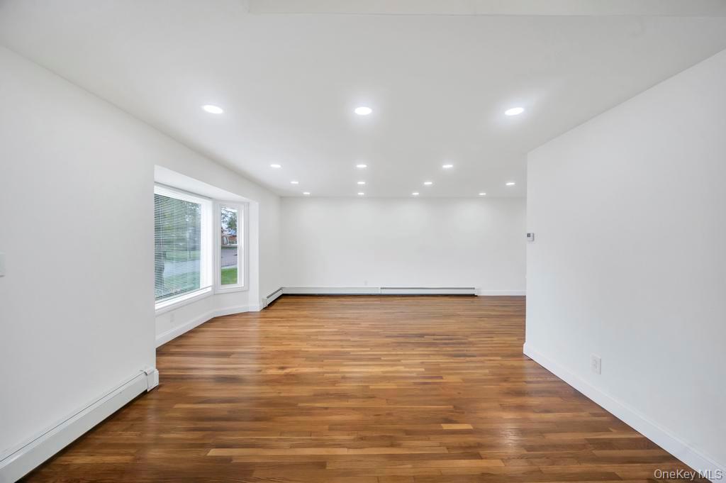 33 Eastfield Lane, Melville, NY 11747