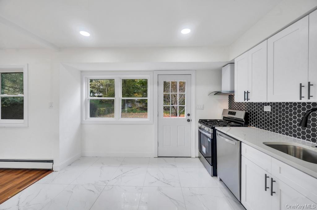 33 Eastfield Lane, Melville, NY 11747