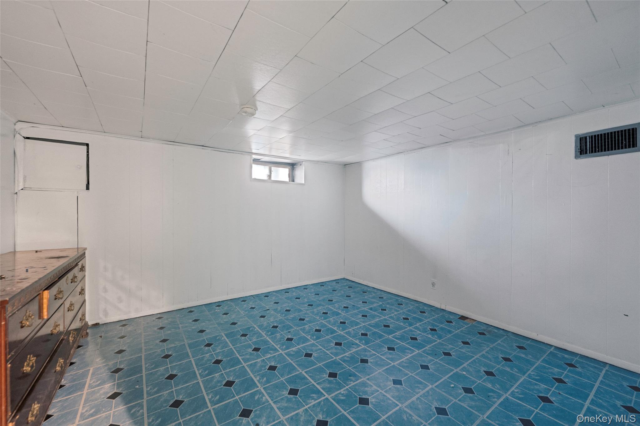 3 Poplar Road, Amityville, NY 11701