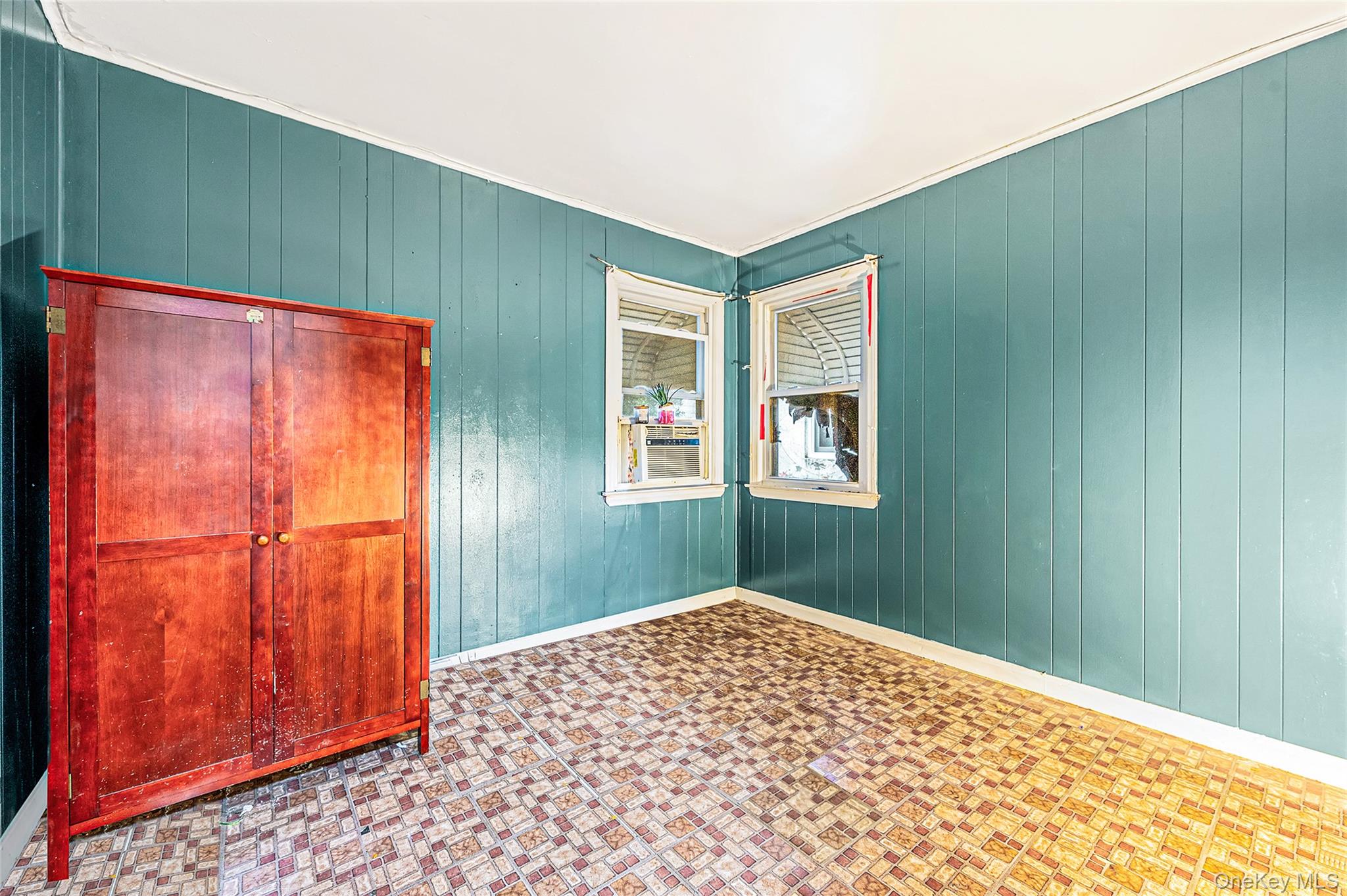 3 Poplar Road, Amityville, NY 11701