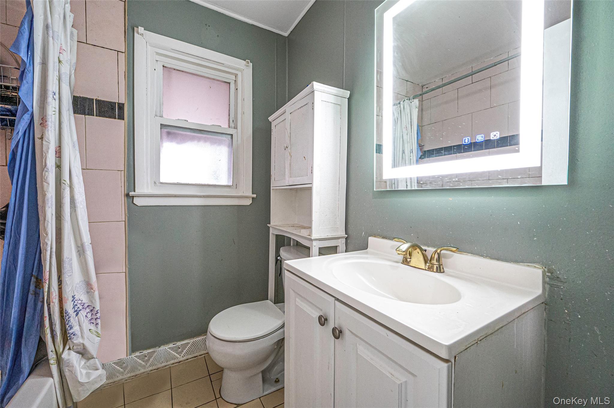 3 Poplar Road, Amityville, NY 11701