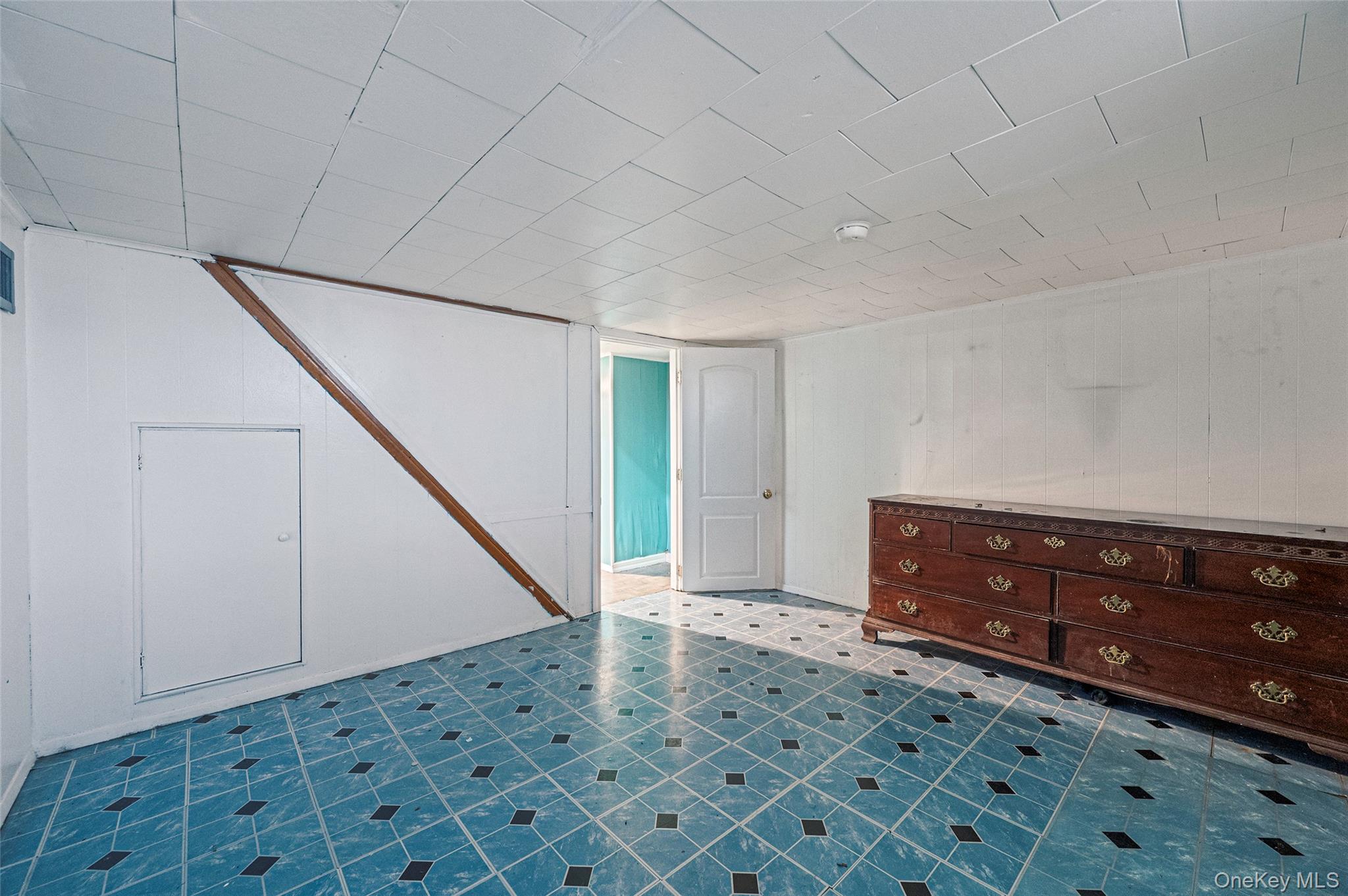 3 Poplar Road, Amityville, NY 11701